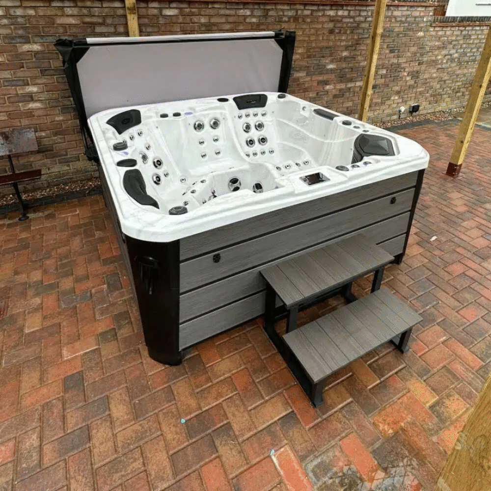 Monaco 2 Lounger 32 Amp Hot Tub 2 Loungers 3 Seats Lots Of Jets Marble White