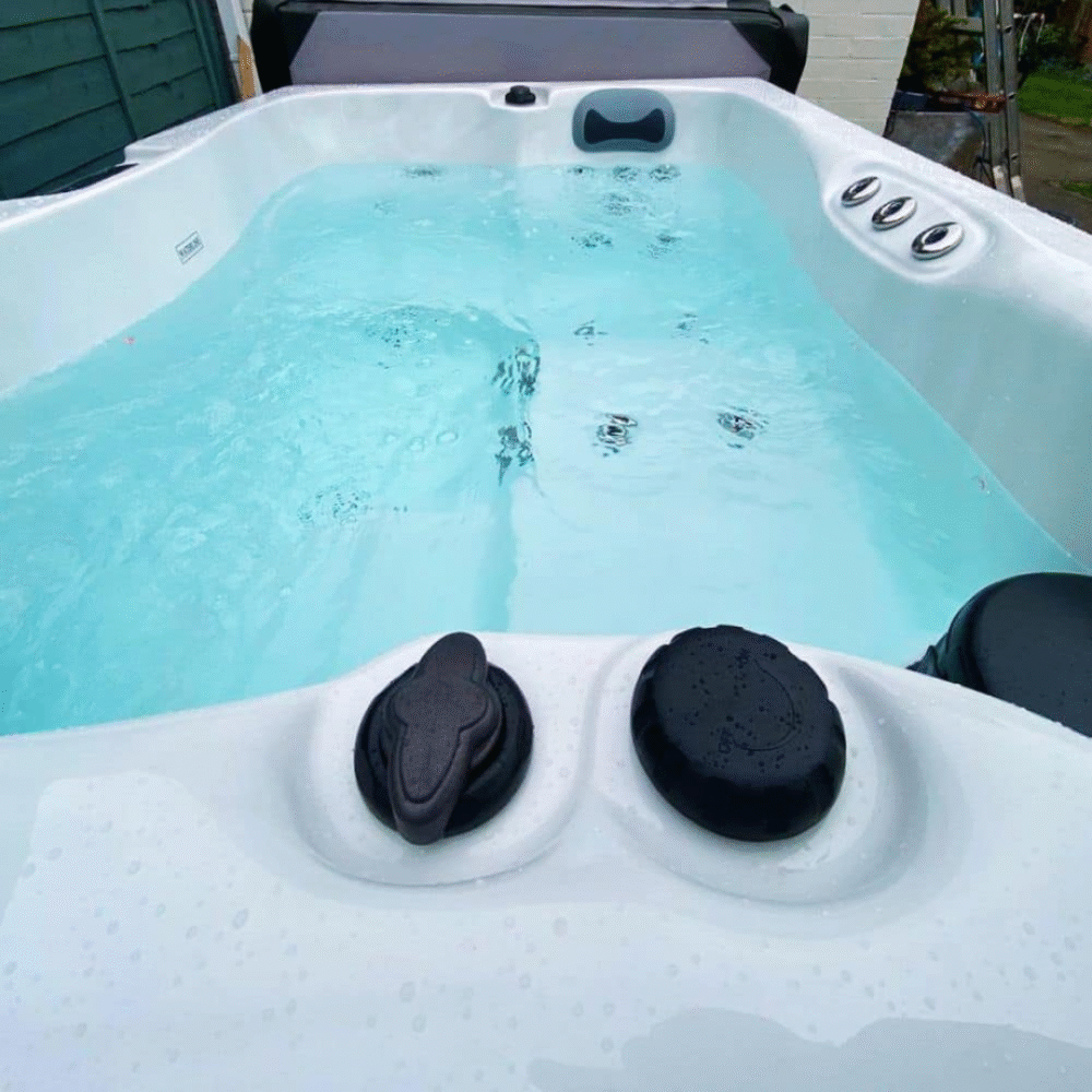 Atlantis Lounger Hot Tub White