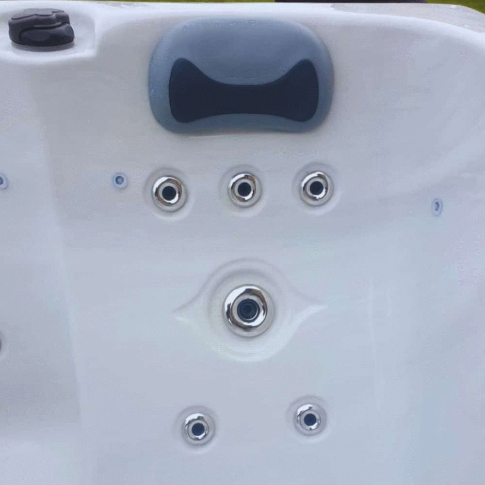 Atlantis Lounger Hot Tub White