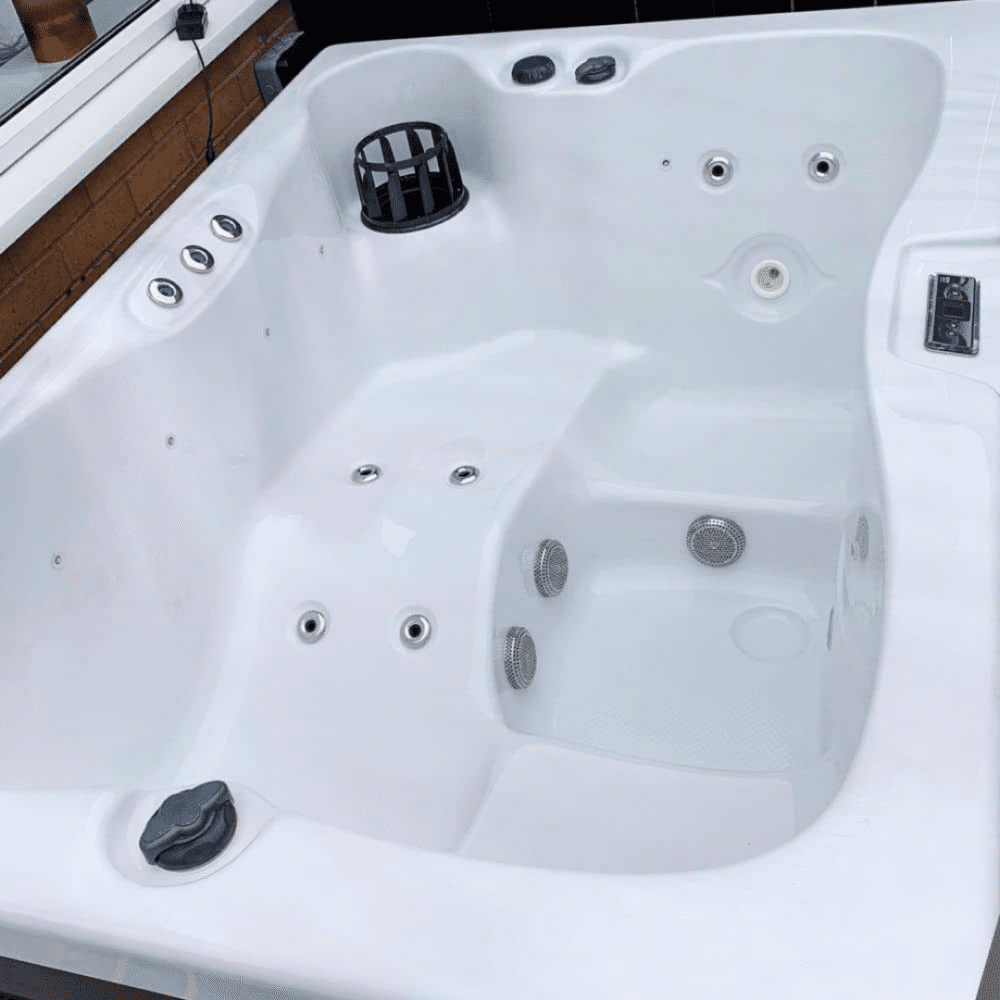 Atlantis Lounger Hot Tub White