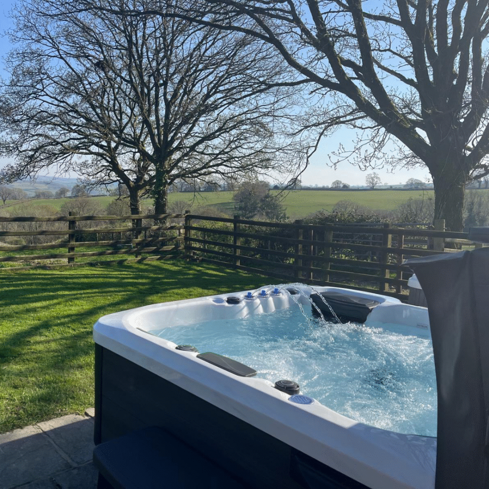 Roma Hot Tub Marble White 32 Amp 1 Lounger 5 Seats