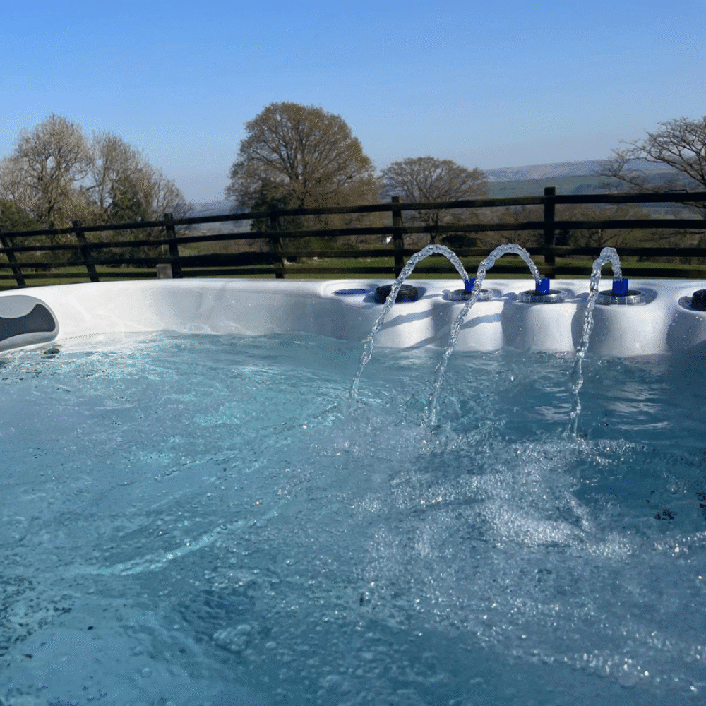 Roma Hot Tub Marble White 32 Amp 1 Lounger 5 Seats