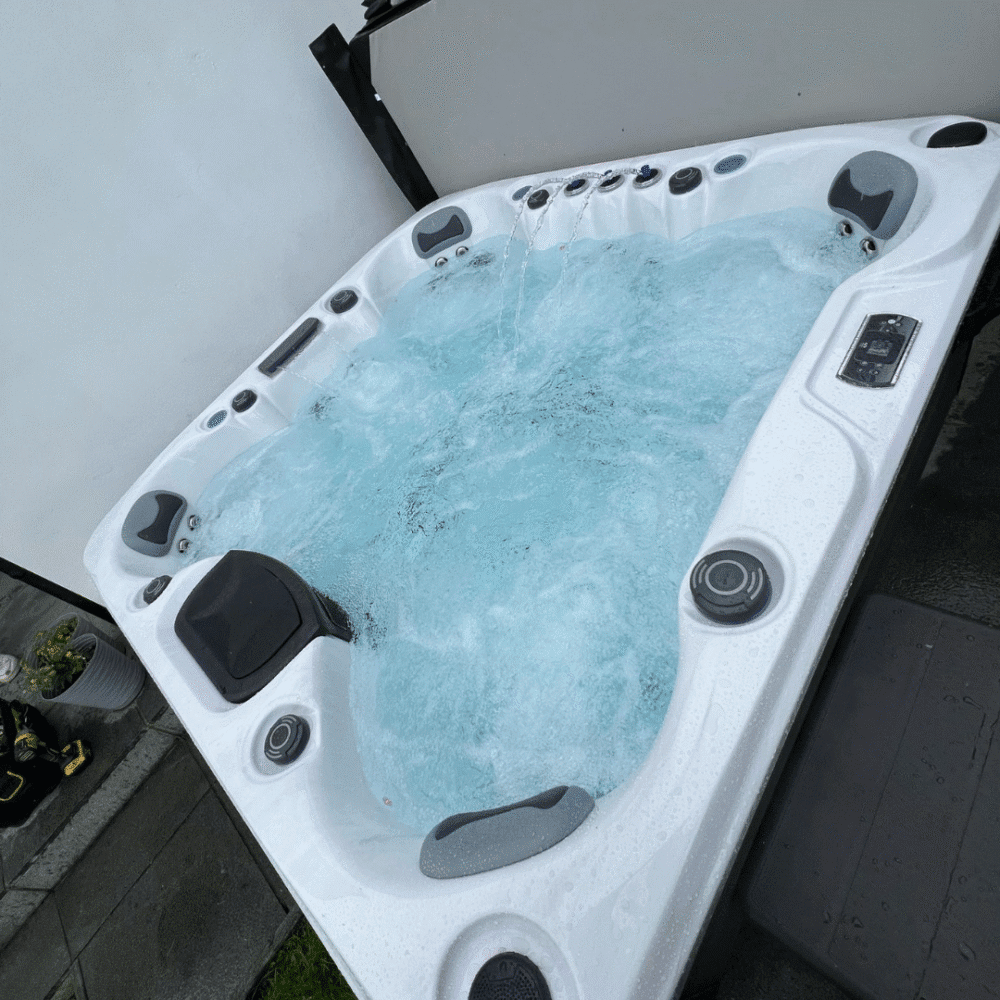 Oslo Hot Tub 6 seats 32 Amp Marble White