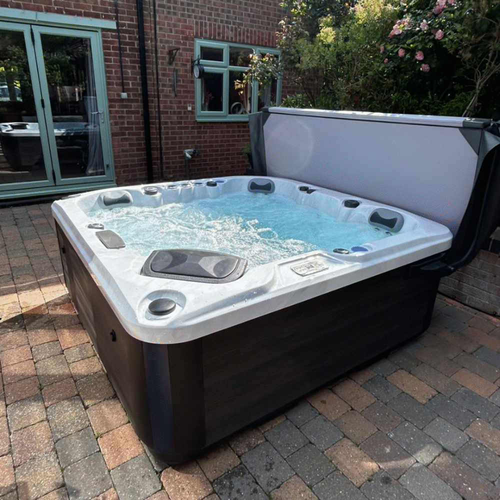 Barcelona Hot Tub 32 Amp 2 Loungers 3 Seats Marble White