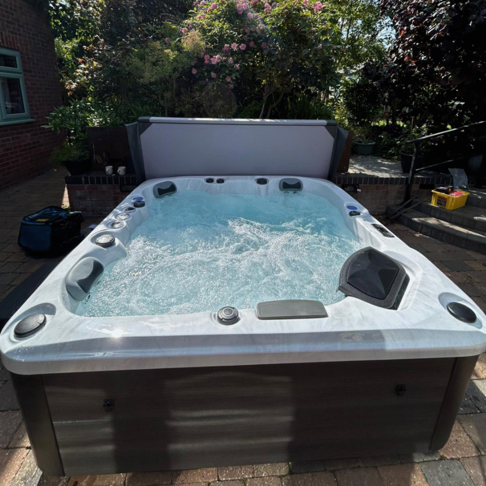 Barcelona Hot Tub 32 Amp 2 Loungers 3 Seats Marble White
