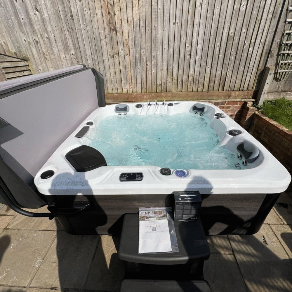 Barcelona Hot Tub 32 Amp 2 Loungers 3 Seats Marble White