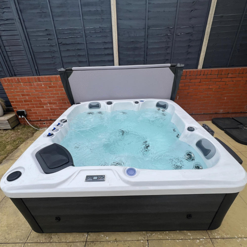 Como Hot Tub 13 Amp Plug And Play Marble White, 2 Loungers 3 seats