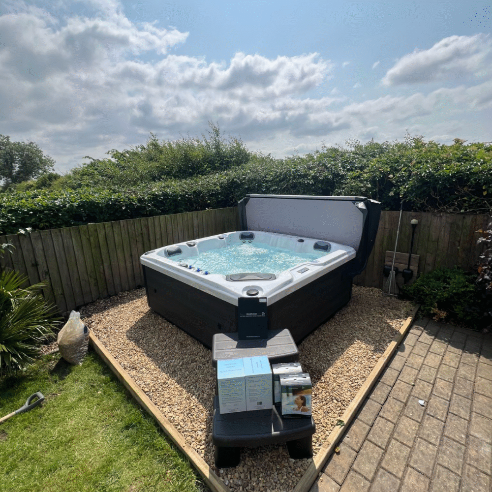 Como Hot Tub 13 Amp Plug And Play Marble White, 2 Loungers 3 seats