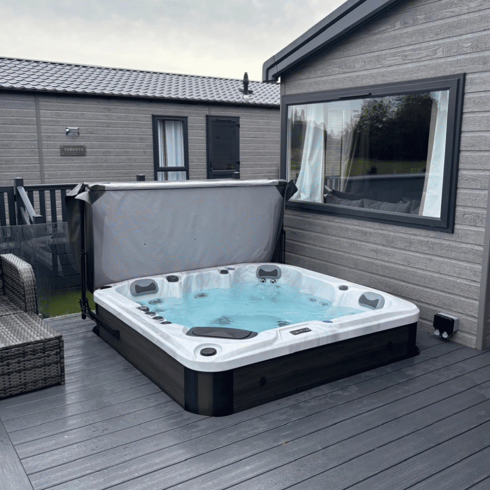 Oasis Range Hot Tub 13AMP. 2 loungers 3 seats. Hot tub sunk into decking