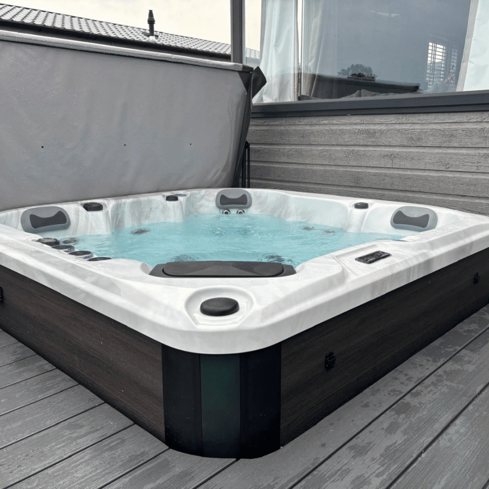 Oasis Range Hot Tub 13AMP. 2 loungers 3 seats. Hot tub sunk into decking