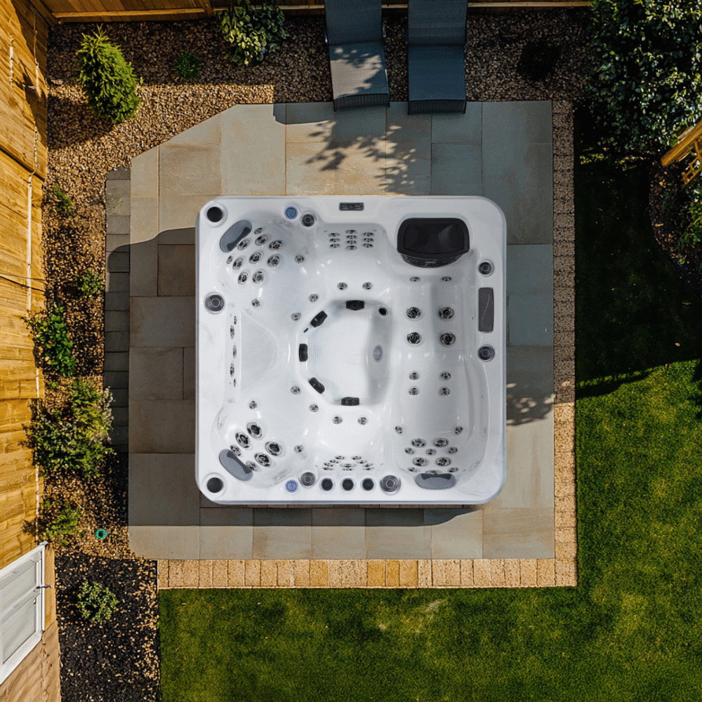 Sorrento Hot Tub 1 Lounger 4 Seats 32Amp Marble White